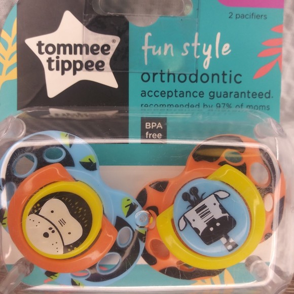 (4/$25) Tommee Tippee Multi-colored Fun Style Orthodontic Pacifier Set -18-36mos - Picture 2 of 3